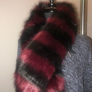 🆕FREE PRESS FAUX FUR BURGUNDY/BLK 62”x6” Scarf